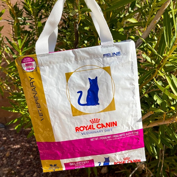 Repurposed cat food bag - Picture 3 of 7